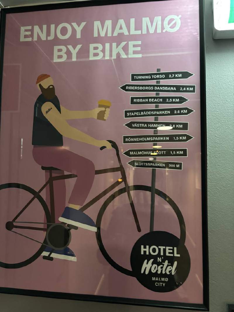 「Enjoy Malmö by bike」的海報。
