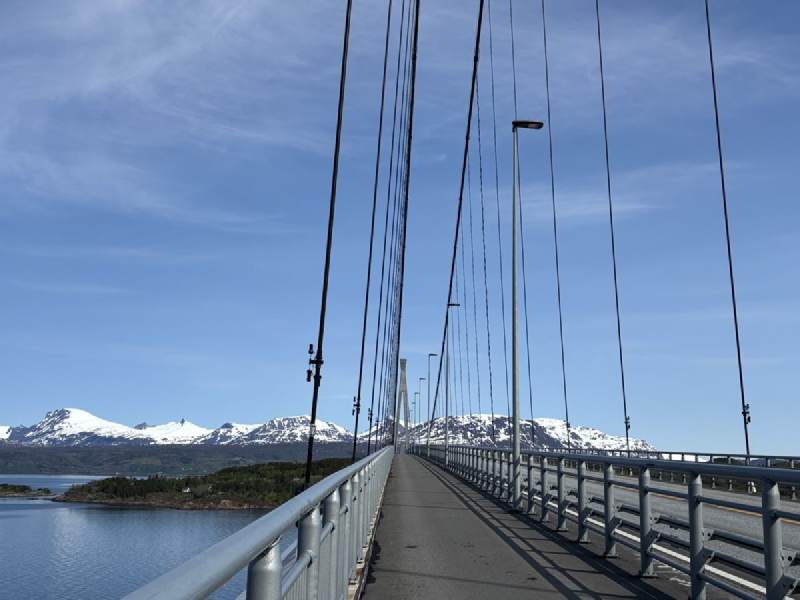 10:29,騎過 Hålogaland 大橋。