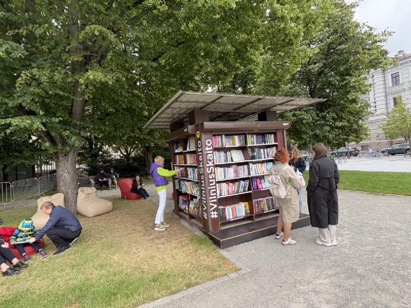 15:37,公園裡的小書屋。