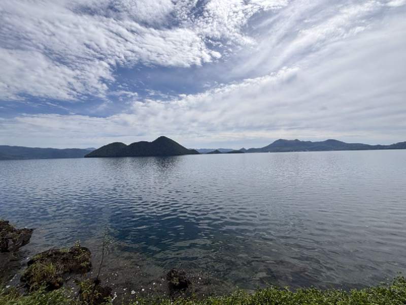 11:18,湖面平靜。