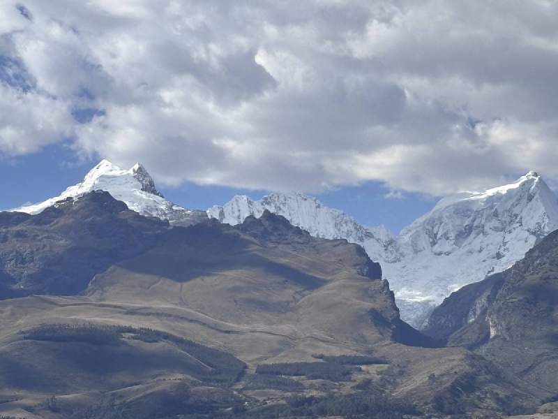 15:02,從 Rataquenua 觀景台望出去:Cordillera Blanca 的雪峰。